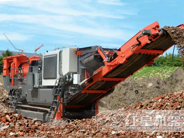 新一代車載建筑垃圾流動碎石機破碎現場 新一代車載建筑垃圾流動碎石機破碎現場