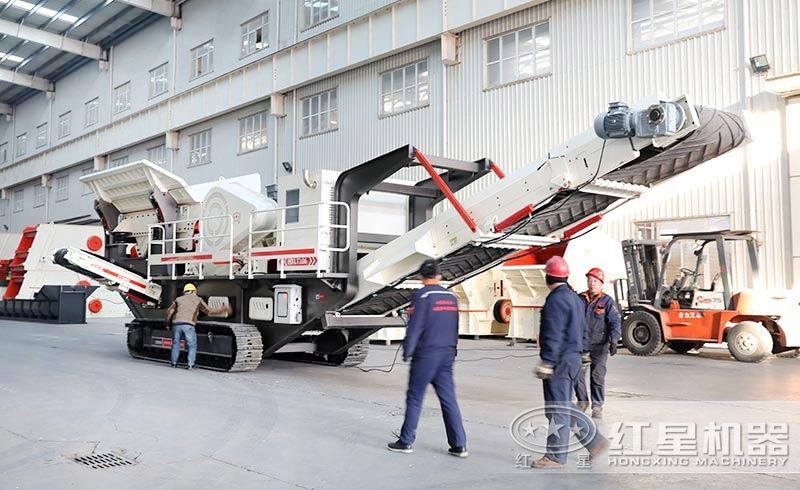 履帶破碎機(jī)_液壓自行驅(qū)動(dòng)廠家，客戶(hù)來(lái)廠咨詢(xún)