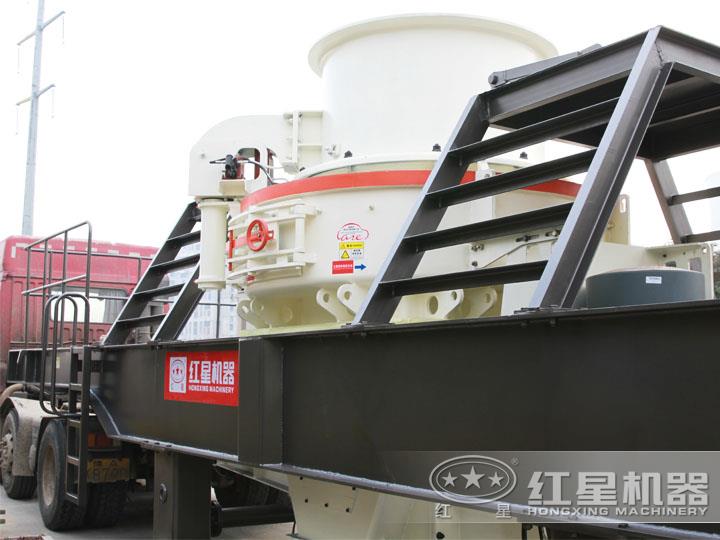 制砂移動破碎站，進料粒度≤55mm，產量521-585t/h之間