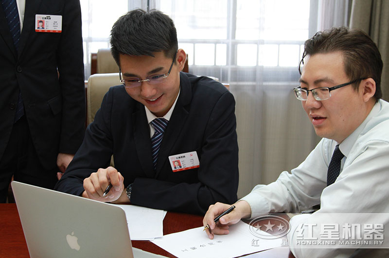 正在為客戶(hù)制定生產(chǎn)方案 正在為客戶(hù)制定生產(chǎn)方案