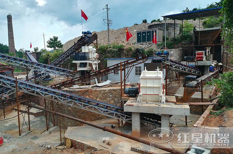 固定式路面固體瀝青破碎現場 固定式路面固體瀝青破碎現場